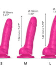 Strap-On-Me Sliding Skin Realistic Dildo Fuchsia L i jämförelse med storlekarna S och M mot vit bakgrund.