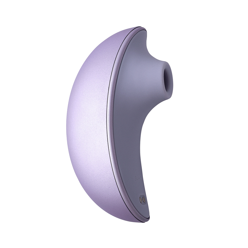 Sidvinkel av Svakom Pulse Galaxie Lilac Lufttrycksvibrator klitorisvibrator mot vit bakgrund.