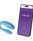 Sync Go Turquoise och smartphone mot vit bakgrund.