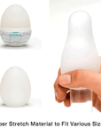 produktdemonstration av Tenga Egg Wavy II med en hand som håller produkten utsträckt