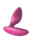 We-vibe Ditto+ Cosmic Pink lutandes mot vit bakgrund.