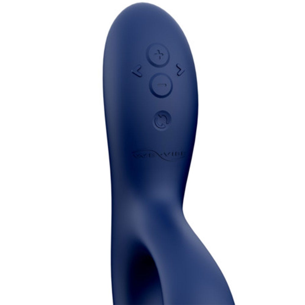 Närbild på We-Vibe Nova 2 Rabbitvibrator Midnight Blue knappar. Vit bakgrund.