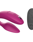 We-vibe Sync 2 Pink och svart fjärrkontroll med fem knappar och logotyp. Mot vit bakgrund.