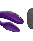 We-vibe Sync 2 Purple och svart fjärrkontroll med 5 knappar. Mot vit bakgrund.