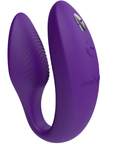 We-vibe Sync 2 Purple från sidan med räfflad yta. Lila och U-formad produkt. Vit bakgrund.