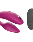 We-vibe Sync Appstyrd Parvibrator med svart fjärrkontroll med tre knappar. Vit bakgrund.