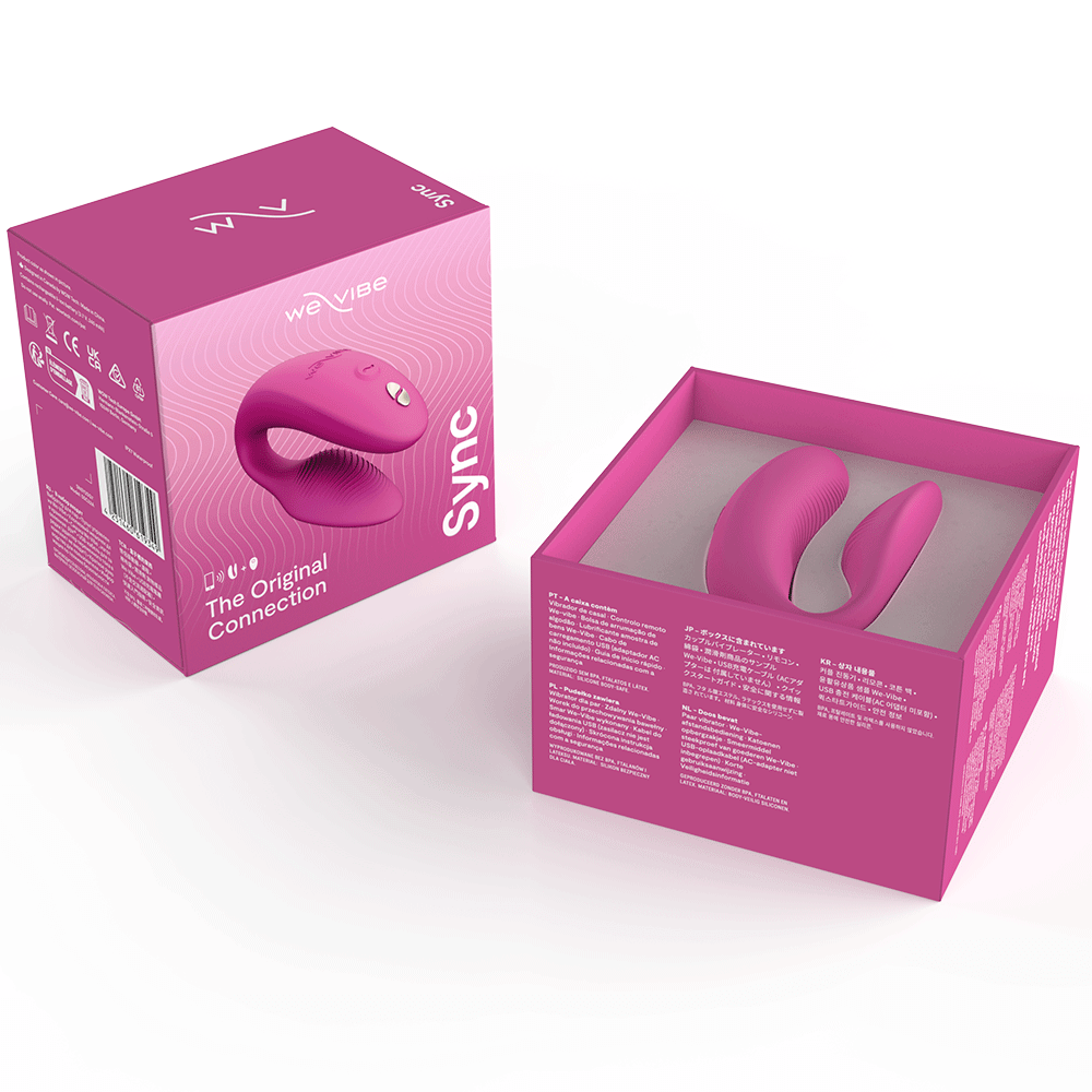 förpackning till We-vibe Sync Appstyrd Parvibrator. Kubisk form i rosa färg. Med vit text.