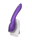 We-Vibe Wand 2 Purple i stativ, visar produkten i stående position med elegant design.