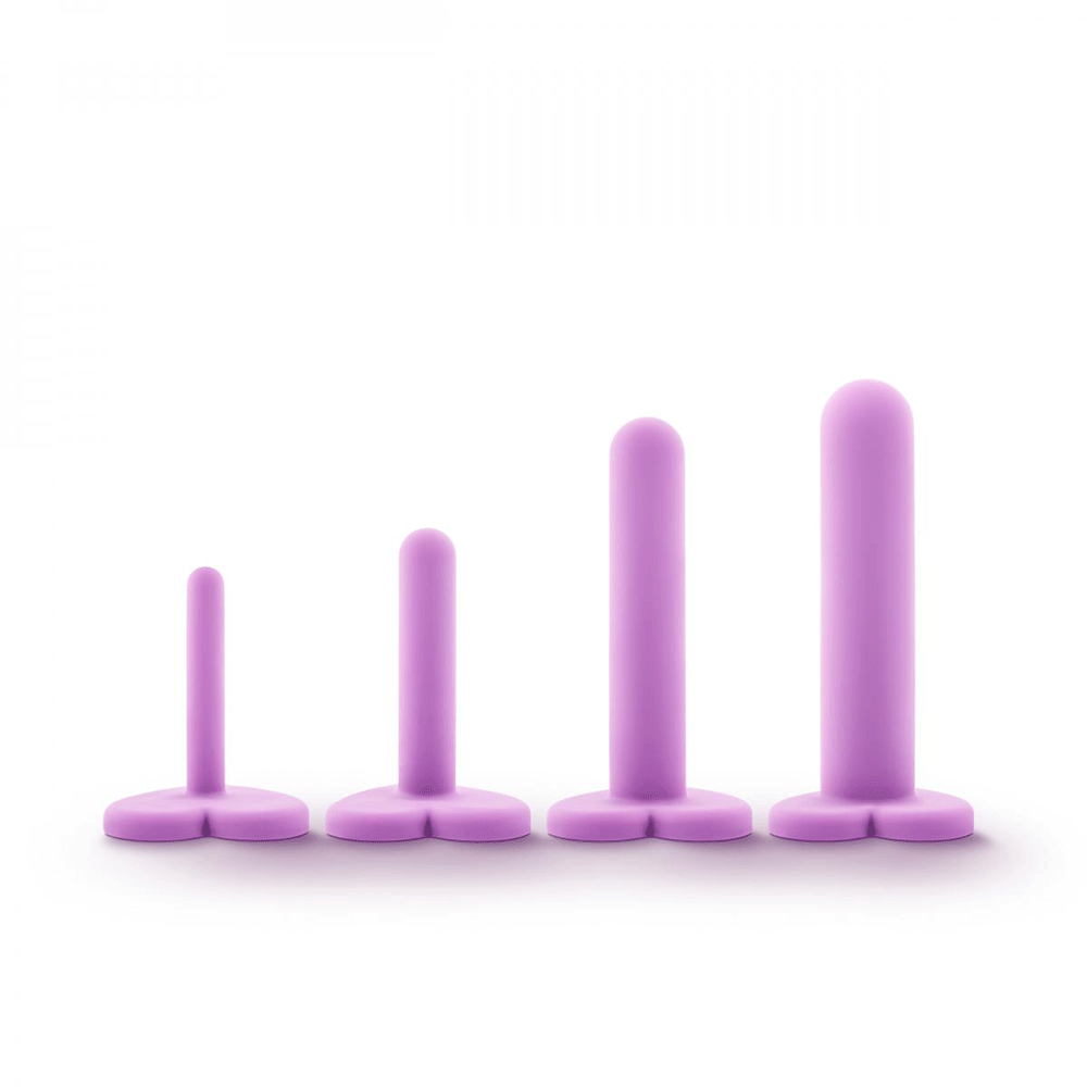 Wellness Silicone Vaginal Dilator Kit ståendes mot vit bakgrund. Köp på Lustly.se